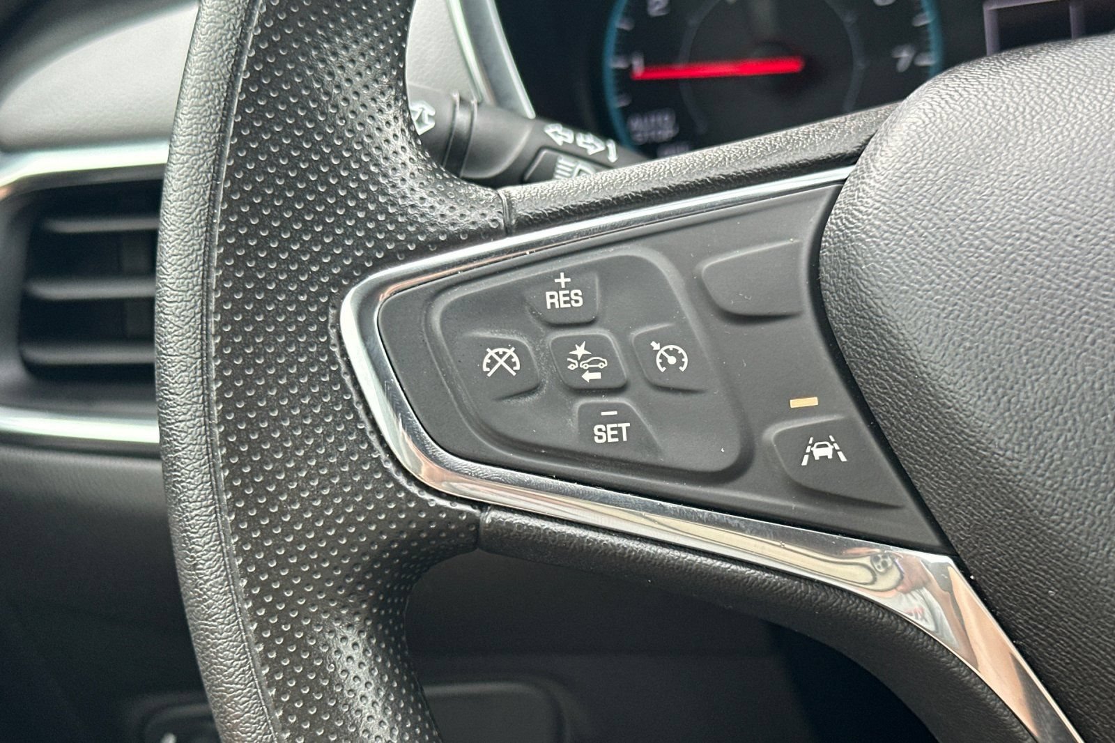 Used 2020 Chevrolet Equinox LS FWD image 34