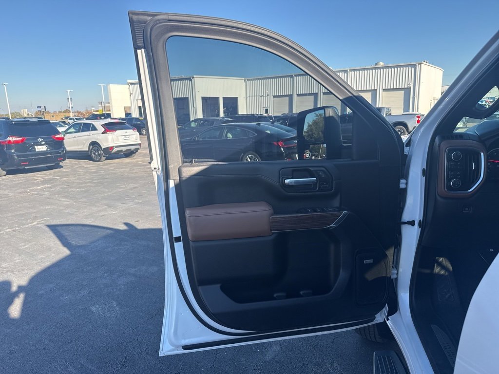Used 2023 Chevrolet Silverado 3500 High Country image 9