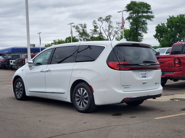 Used 2022 Chrysler Pacifica Limited FWD image 2