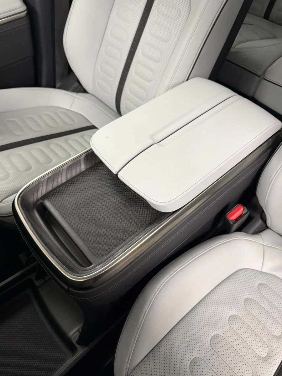 Used 2022 Rivian R1T Adventure AWD/4WD image 33