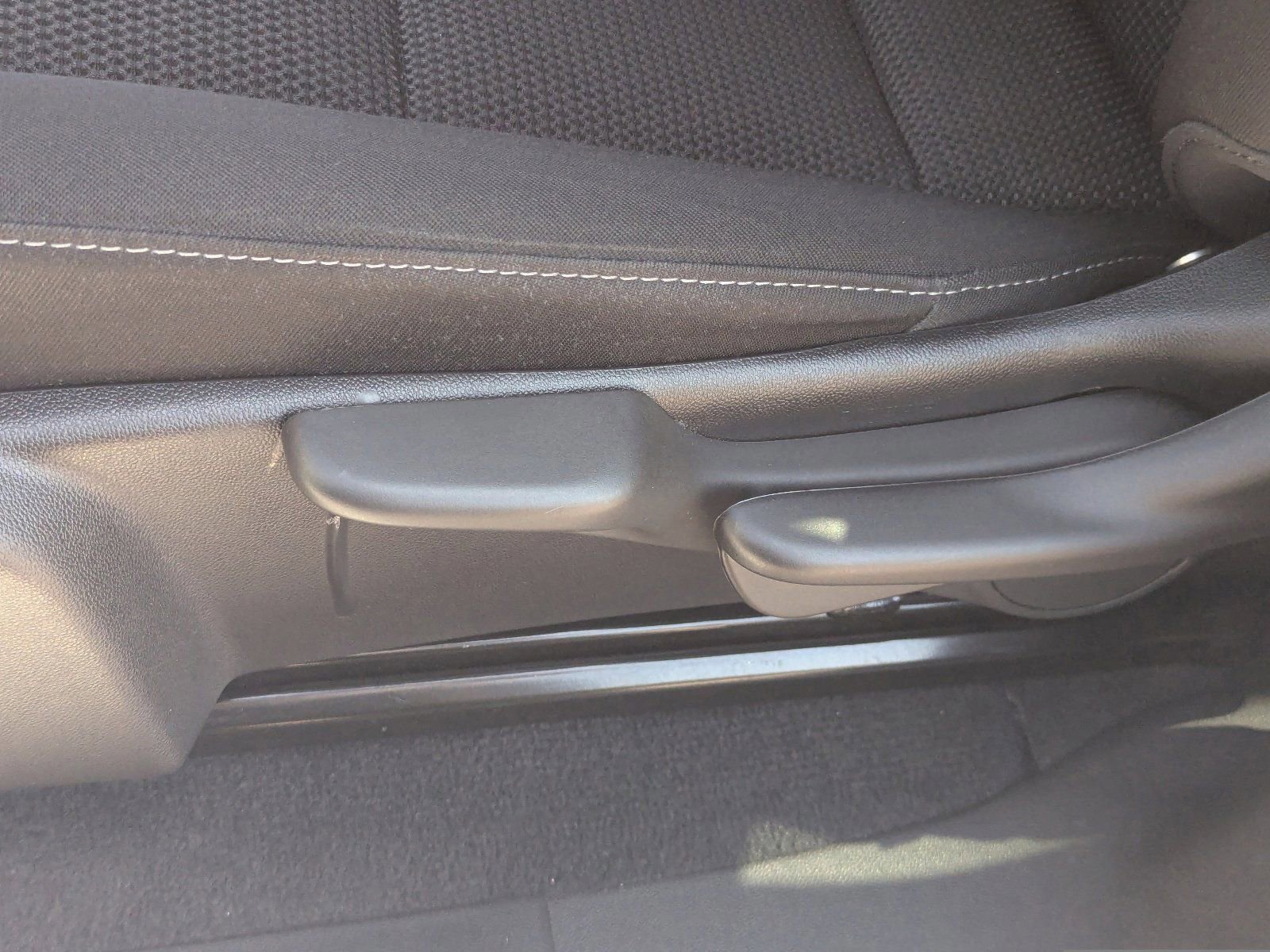 Used 2025 GMC Canyon Elevation image 24