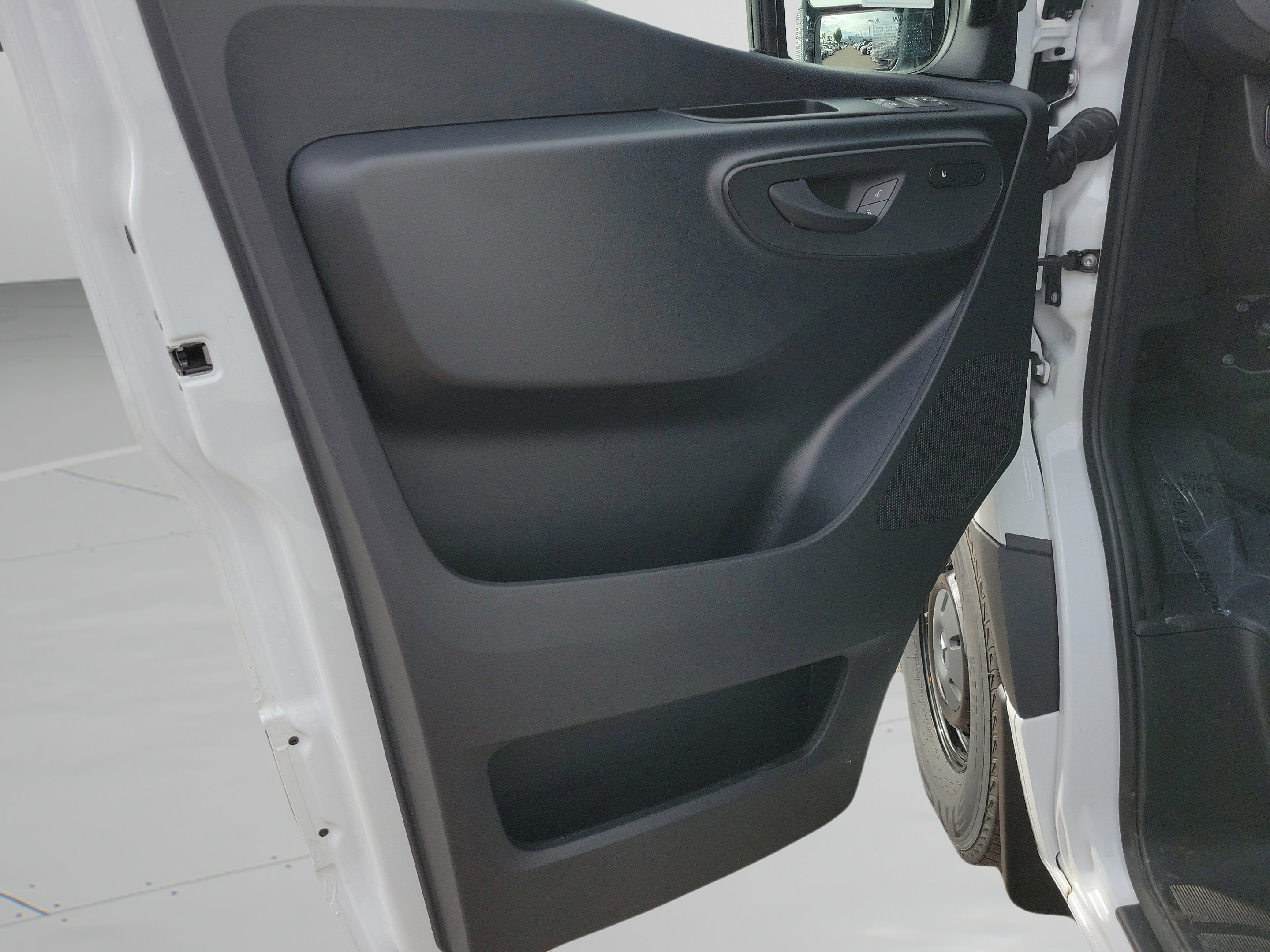 Used 2025 Mercedes-Benz Sprinter 2500 image 17