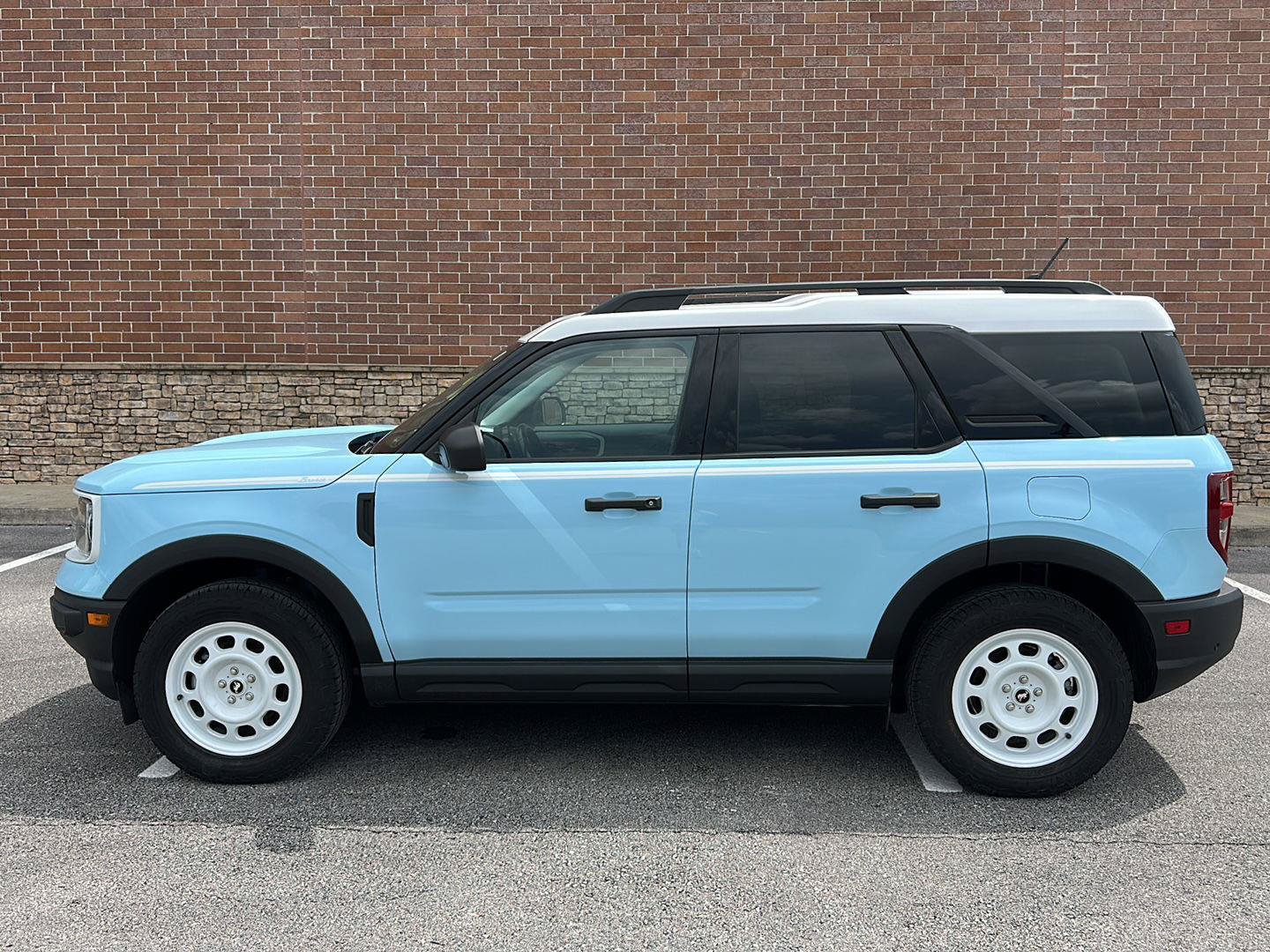 Certified 2023 Ford Bronco Sport Heritage w/ Heritage Convenience Package AWD/4WD image 2