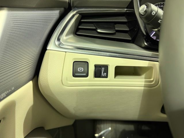 Used 2025 Cadillac XT5 Premium Luxury image 17