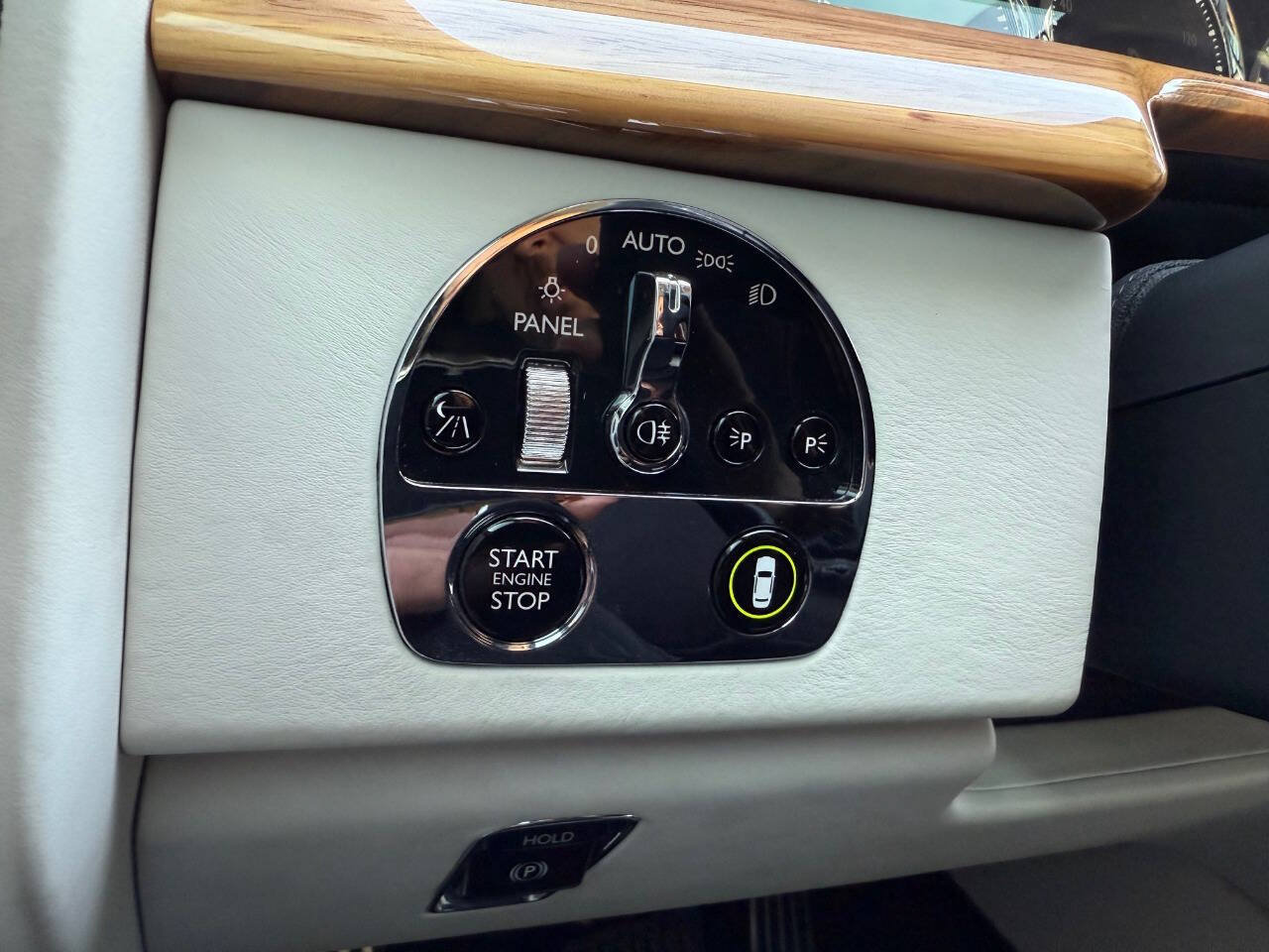 Used 2018 Rolls-Royce Phantom Sedan image 39