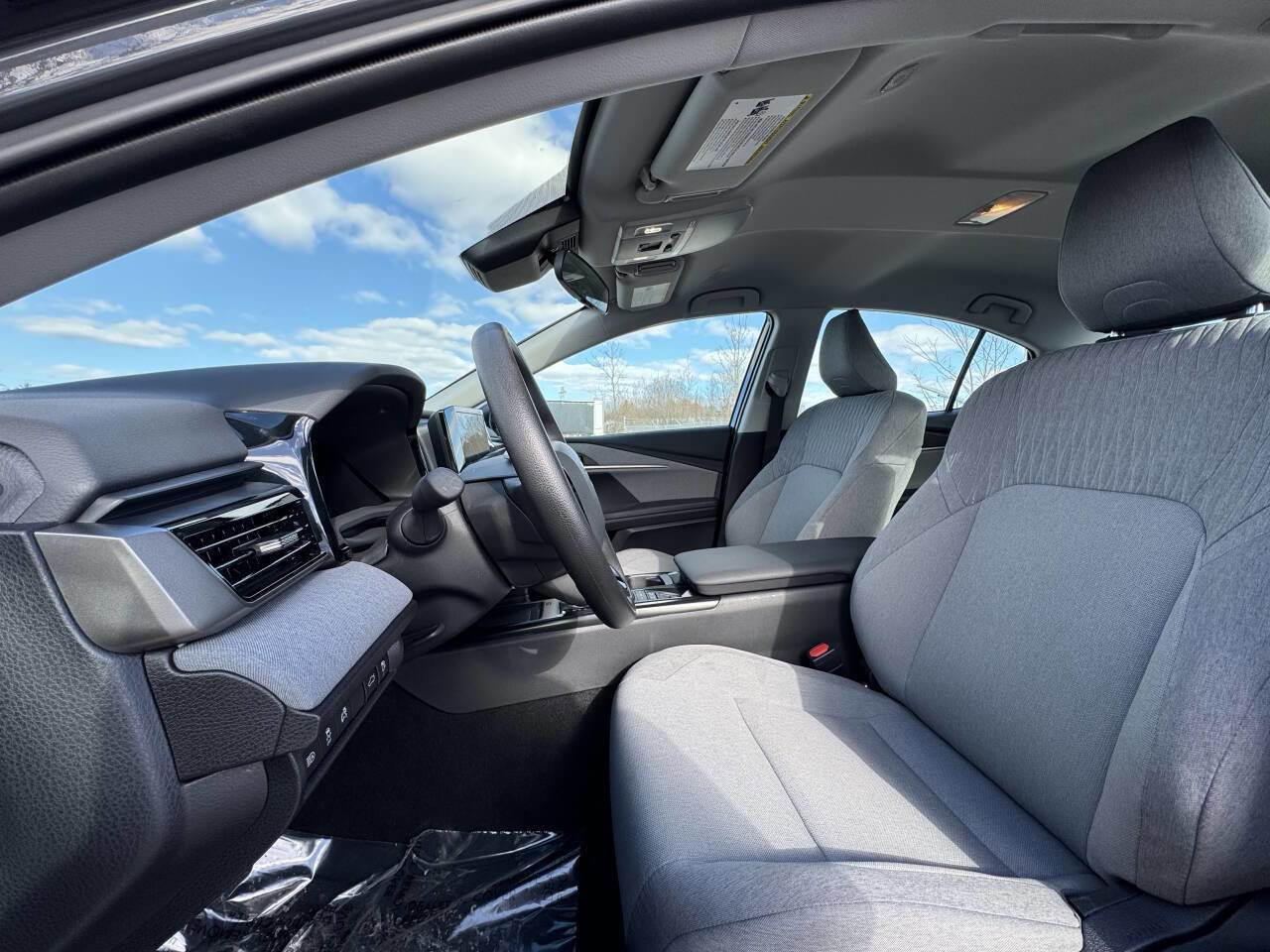 Used 2025 Toyota Camry LE image 10