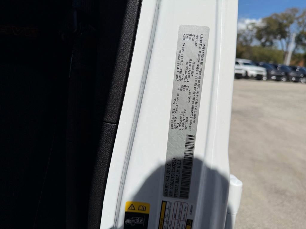 Used 2025 Jeep Gladiator Mojave w/ Convenience Group image 13