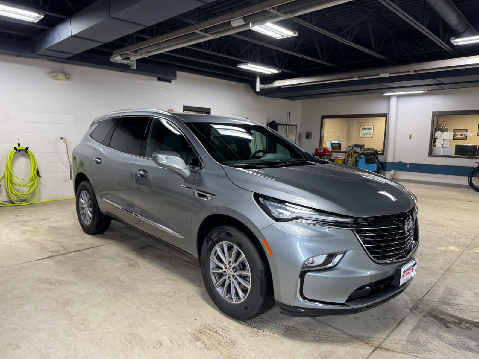 Certified 2023 Buick Enclave Essence AWD/4WD image 3