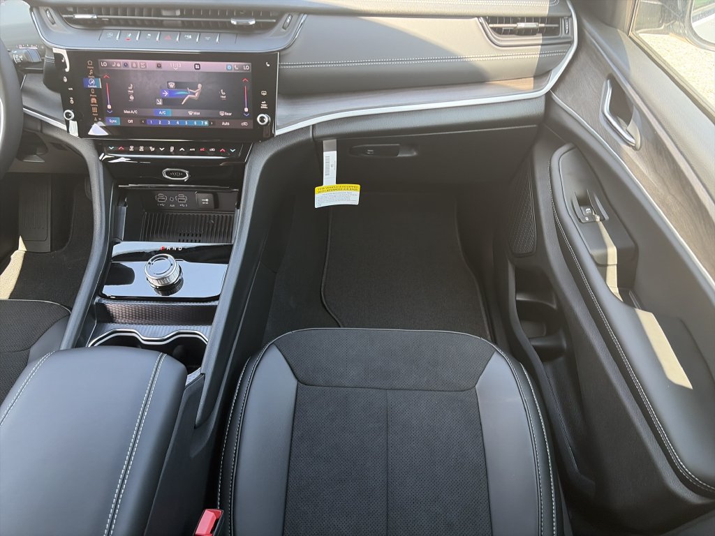 New 2026 Jeep Grand Cherokee Altitude RWD image 15