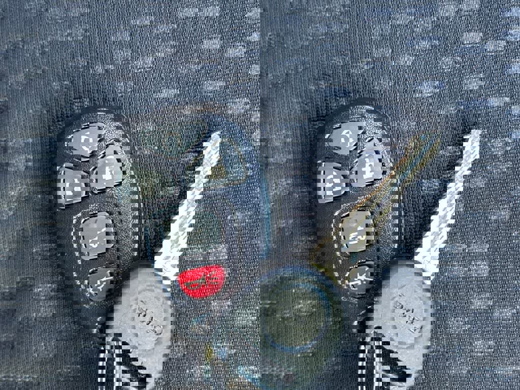 Used 2011 GMC Acadia SLE image 19