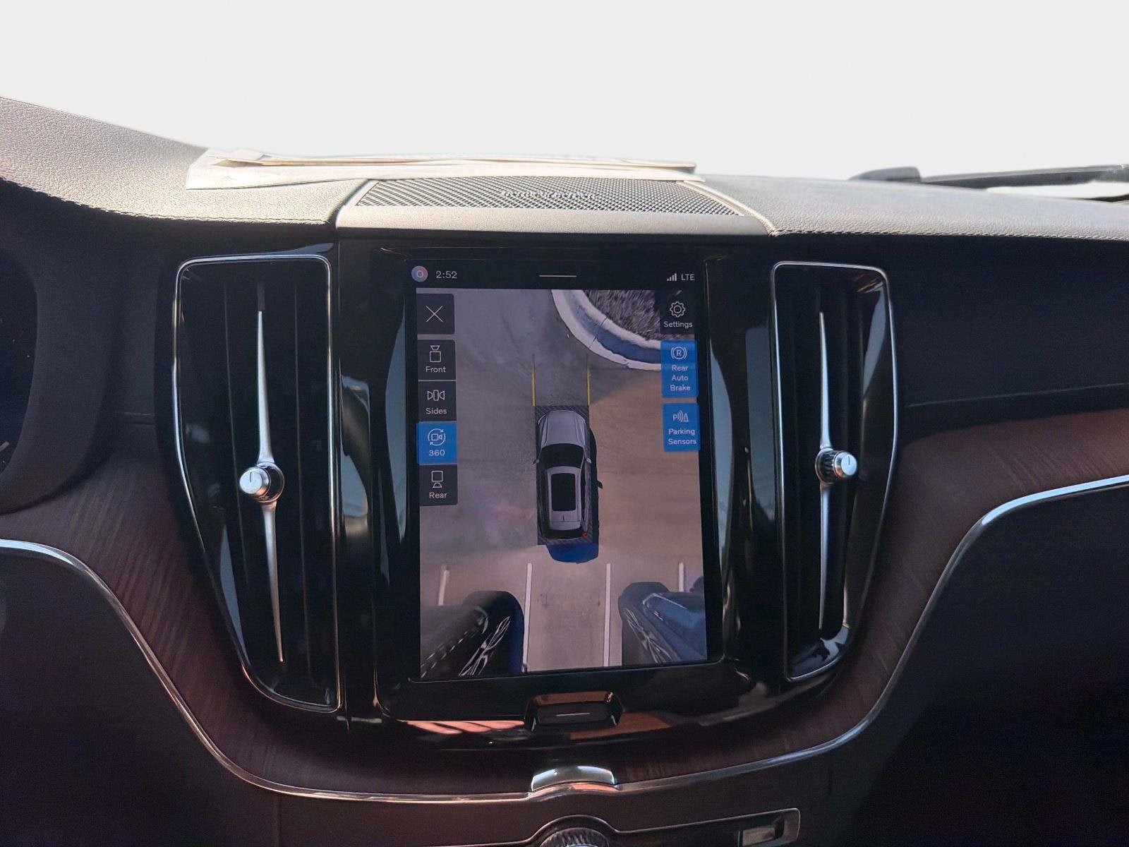 Certified 2024 Volvo XC60 B5 Ultimate w/ Protection Package Premier AWD/4WD image 27