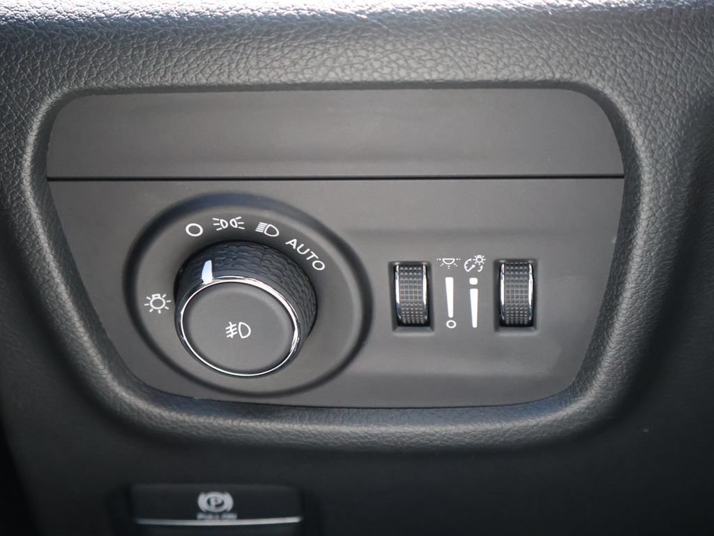 Used 2022 Jeep Grand Cherokee L Overland w/ Luxury Tech Group IV AWD/4WD image 33