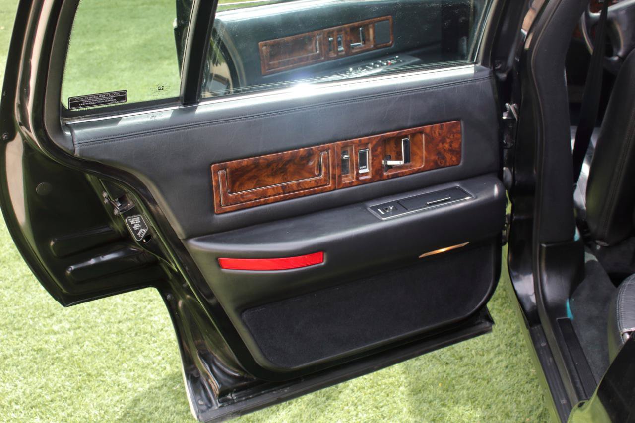 Used 1996 Cadillac Fleetwood Brougham RWD image 62