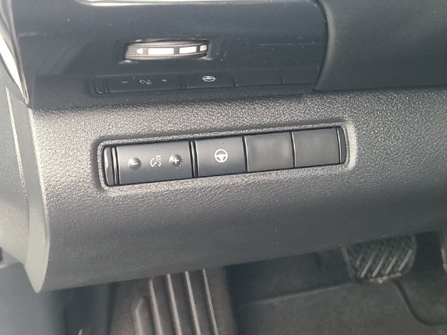 Used 2022 Nissan Pathfinder SV AWD/4WD image 15