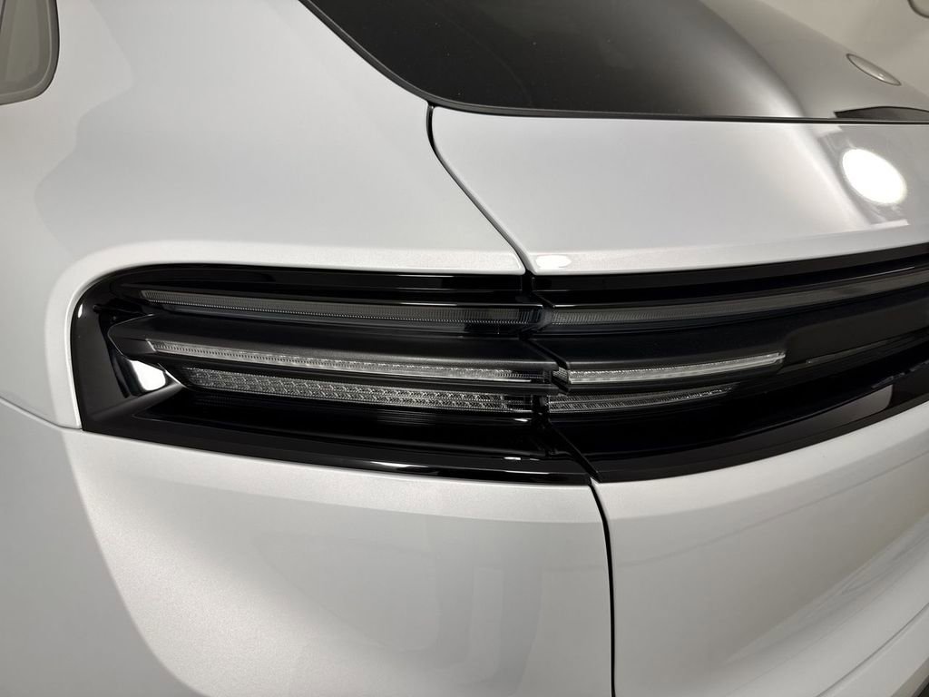 New 2026 Porsche Macan 4 Electric AWD/4WD image 18