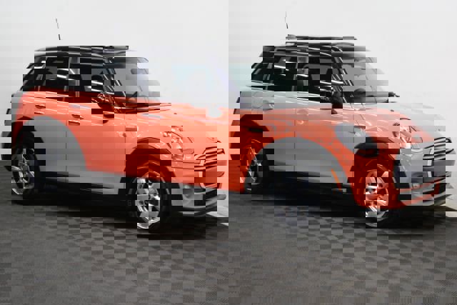 Used 2015 MINI Cooper 4-Door Hardtop image 1