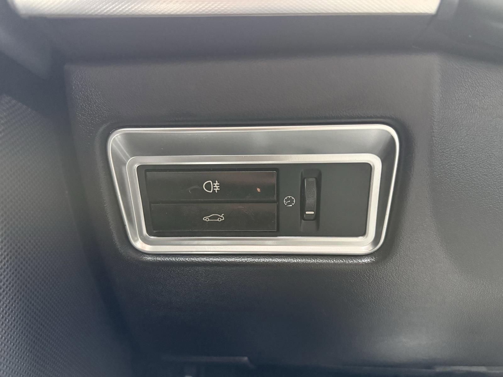Used 2014 Jaguar XF 3.0 image 30