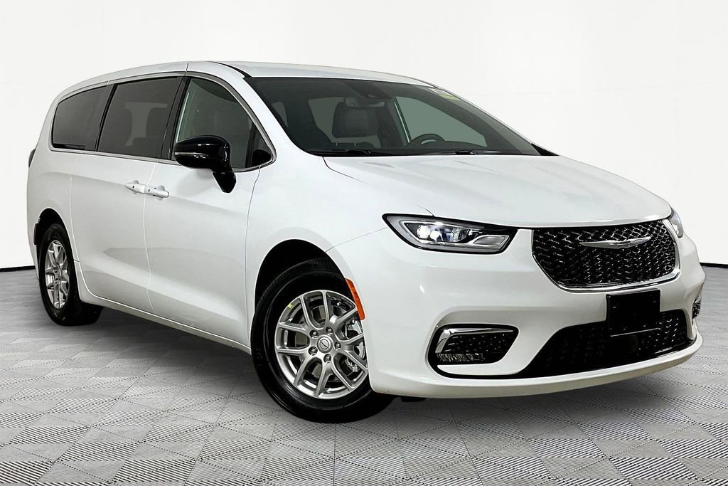 New 2026 Chrysler Pacifica Select