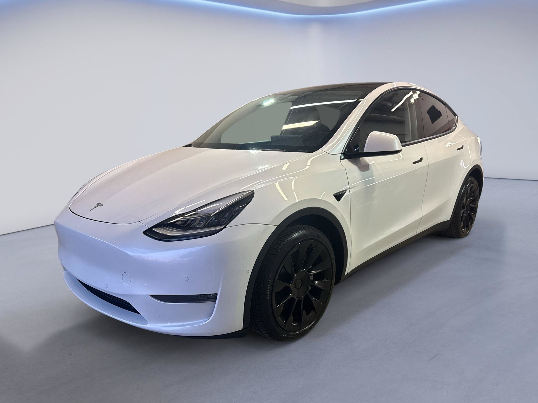 Used 2022 Tesla Model Y Long Range AWD/4WD image 3