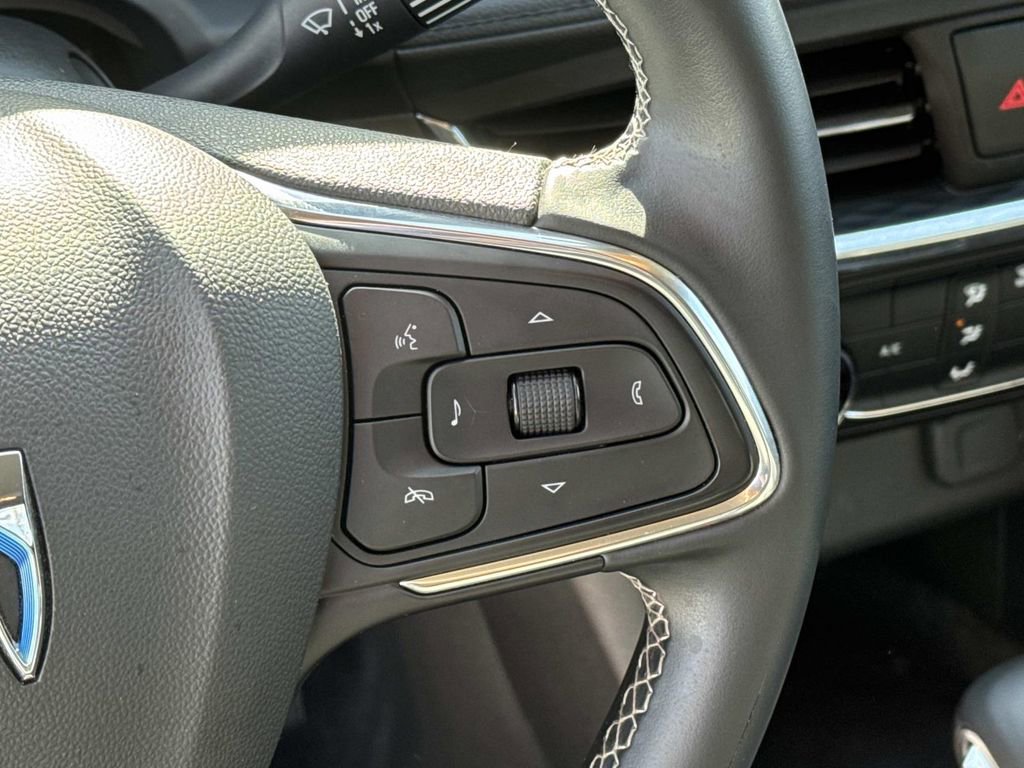 Certified 2025 Buick Encore GX Preferred FWD image 23