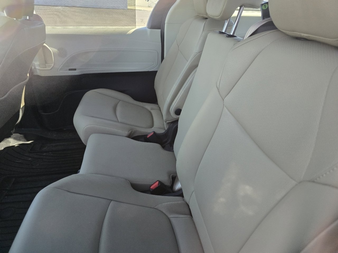 Used 2022 Toyota Sienna XLE image 20