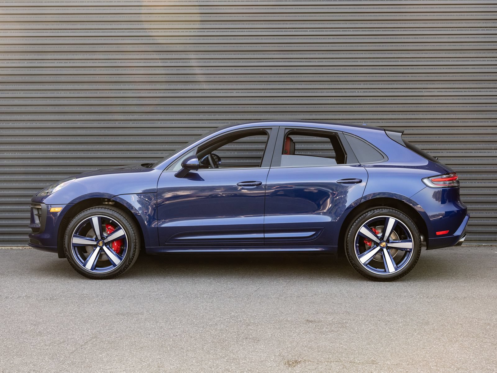 Used 2025 Porsche Macan S AWD/4WD image 2