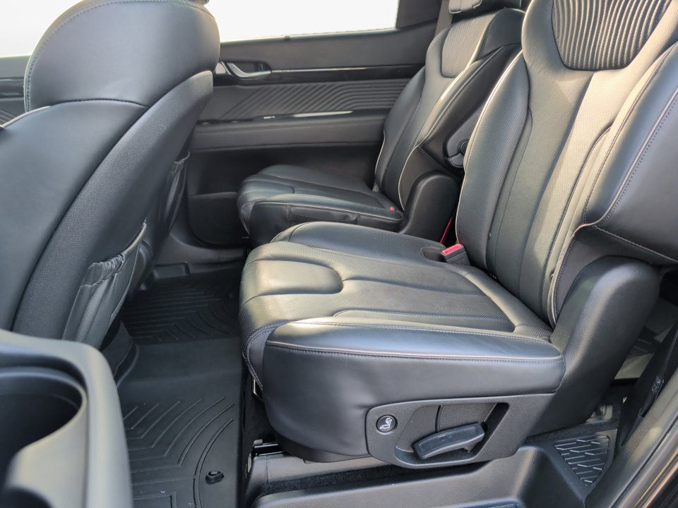 Used 2023 Hyundai Palisade Calligraphy image 13