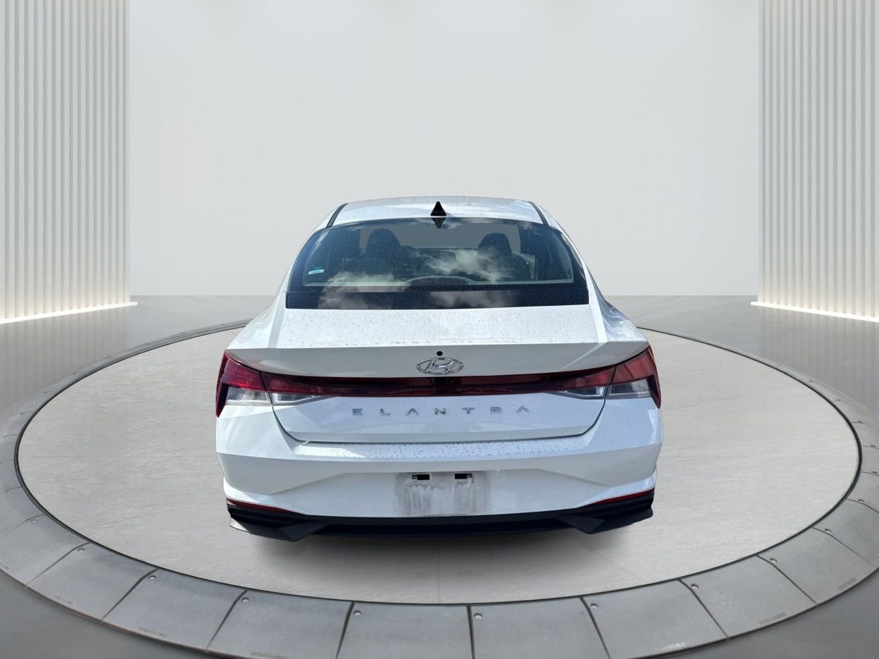 Used 2023 Hyundai Elantra SEL w/ Cargo Package image 7