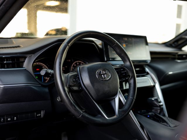 Used 2022 Toyota Venza XLE image 12