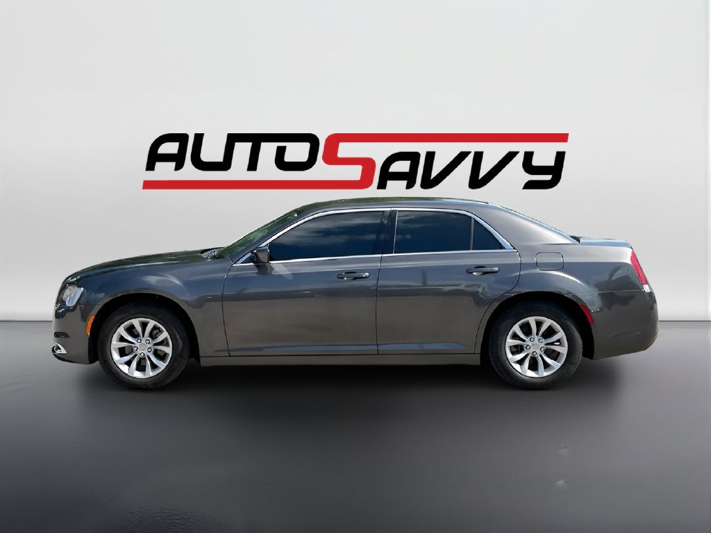 Used 2023 Chrysler 300 Touring RWD image 4