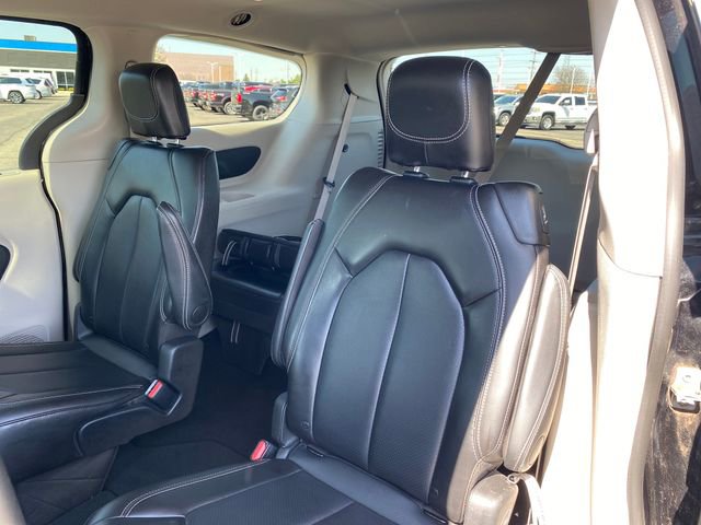 Used 2024 Chrysler Pacifica Touring-L FWD image 18