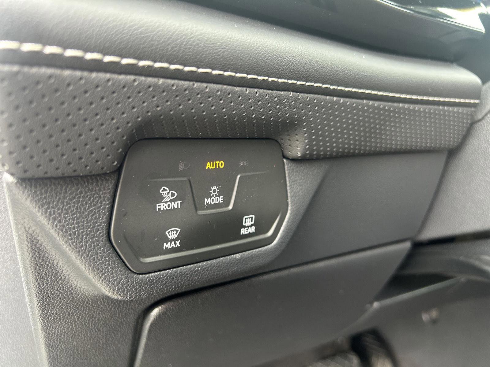 Used 2024 Volkswagen Atlas Cross Sport SE image 14