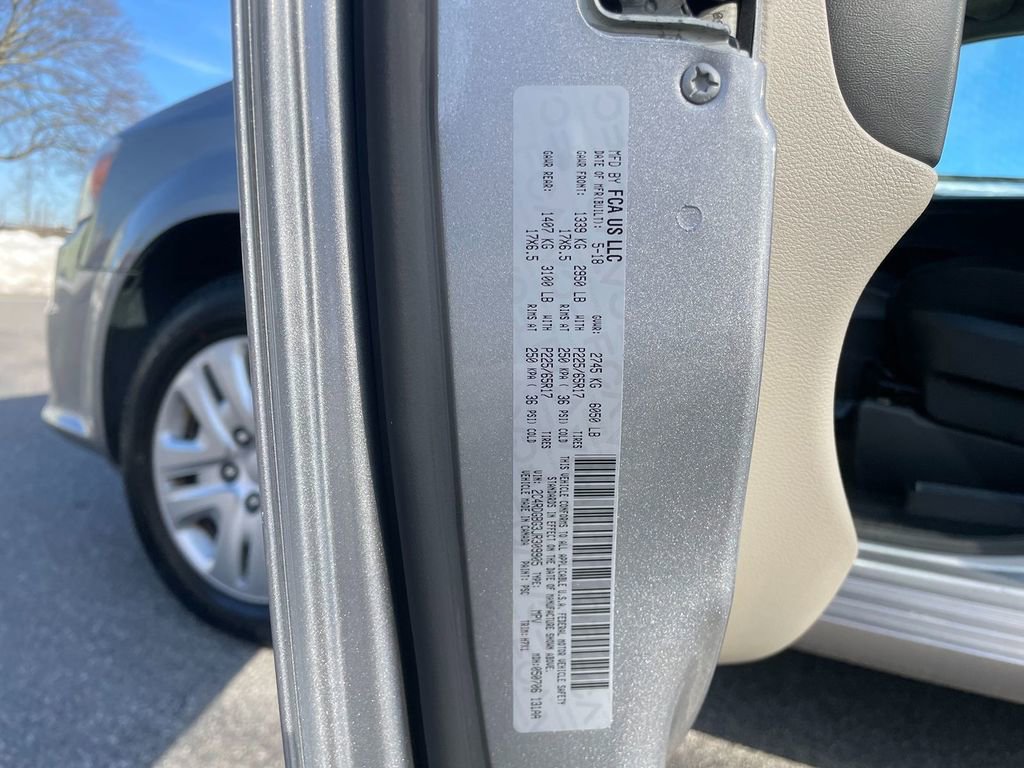 Used 2018 Dodge Grand Caravan SE w/ UConnect Hands-Free Group image 32
