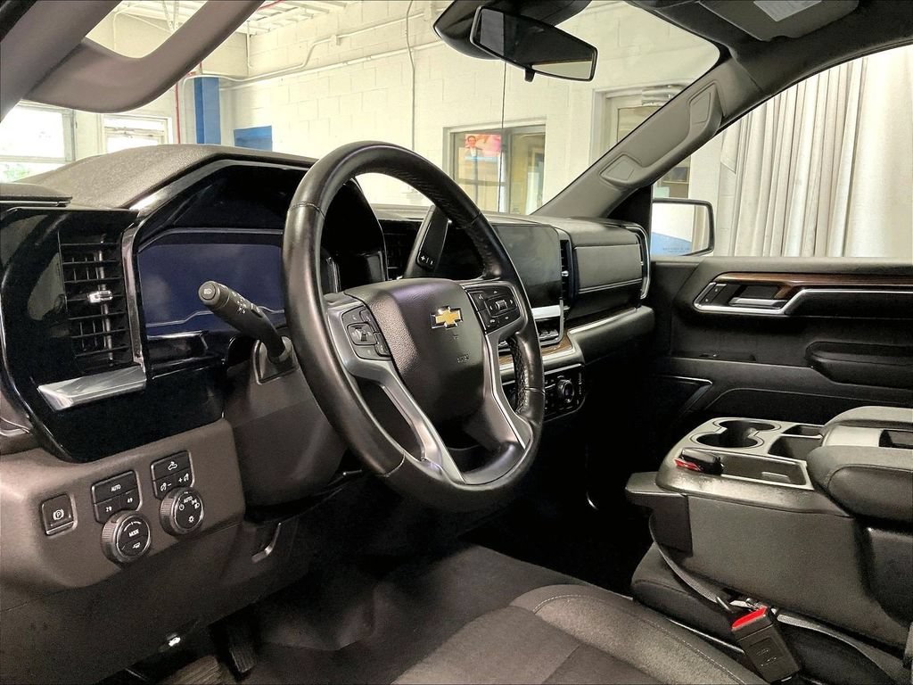 Used 2023 Chevrolet Silverado 1500 LT AWD/4WD image 5