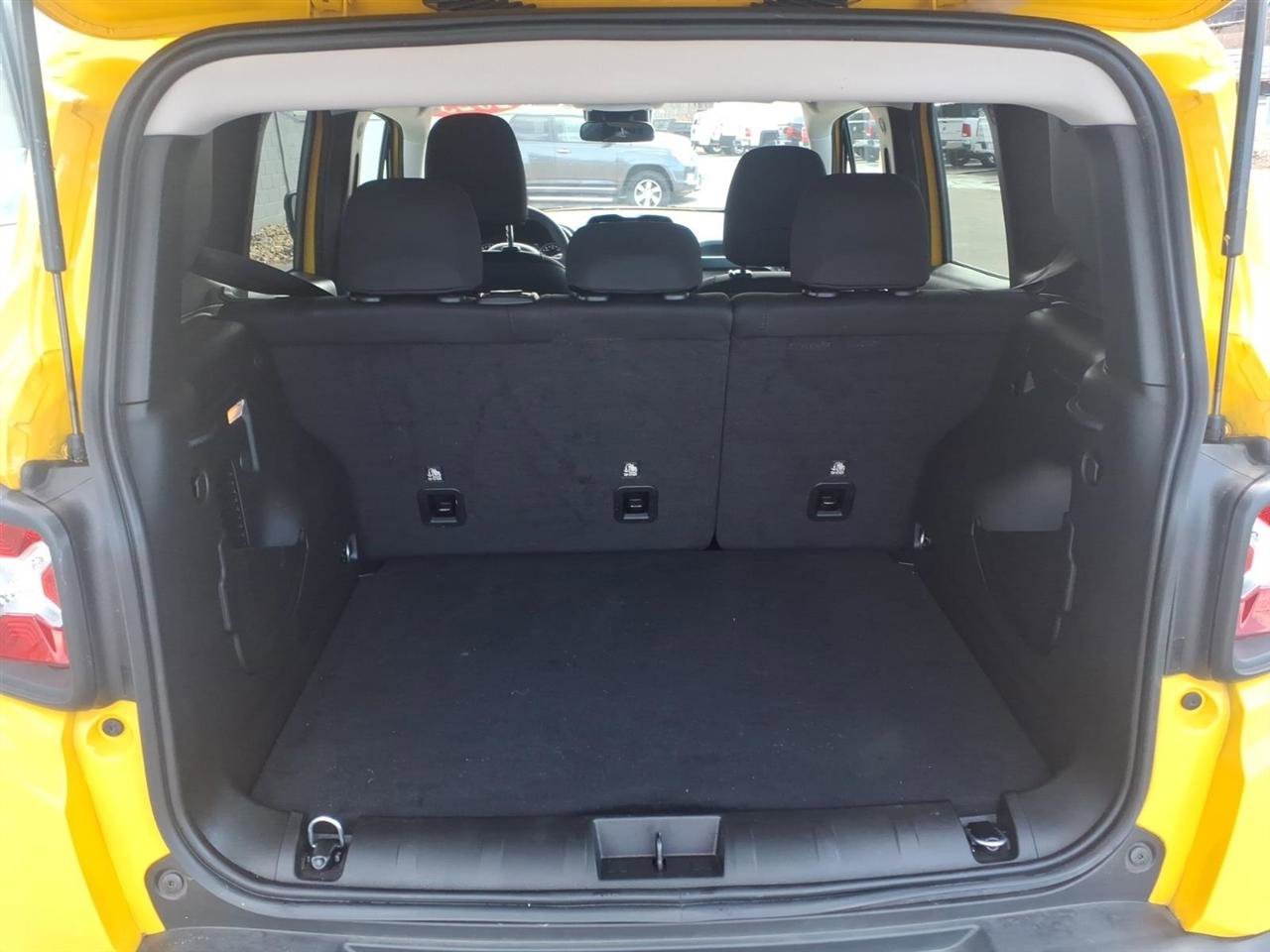 Used 2023 Jeep Renegade Latitude image 10