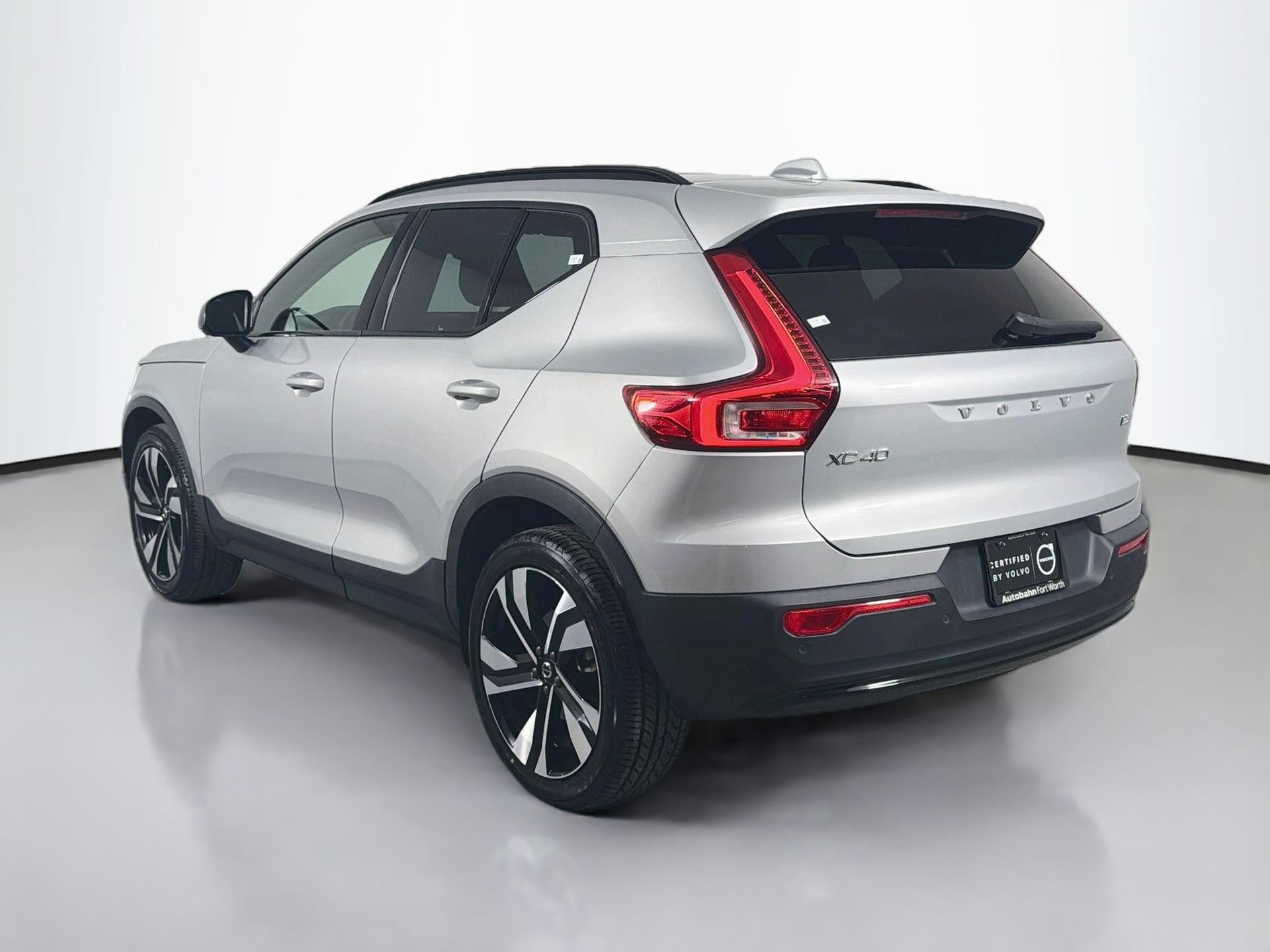 Certified 2023 Volvo XC40 B5 Plus w/ Protection Package Premier AWD/4WD image 8