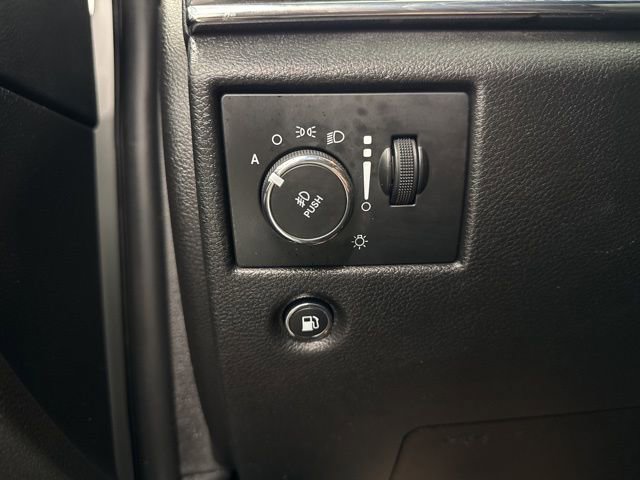 Used 2019 Jeep Grand Cherokee Overland w/ Jeep Active Safety Group image 43