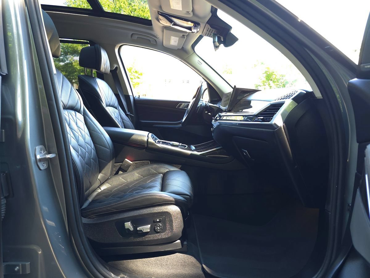 Used 2025 BMW X7 xDrive40i w/ Premium Package AWD/4WD image 26