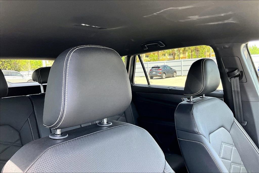 Certified 2025 Volkswagen Atlas Cross Sport SE FWD image 22