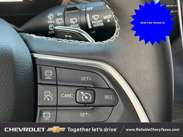 Used 2023 Jeep Grand Cherokee Limited w/ Black Appearance Package AWD/4WD image 15
