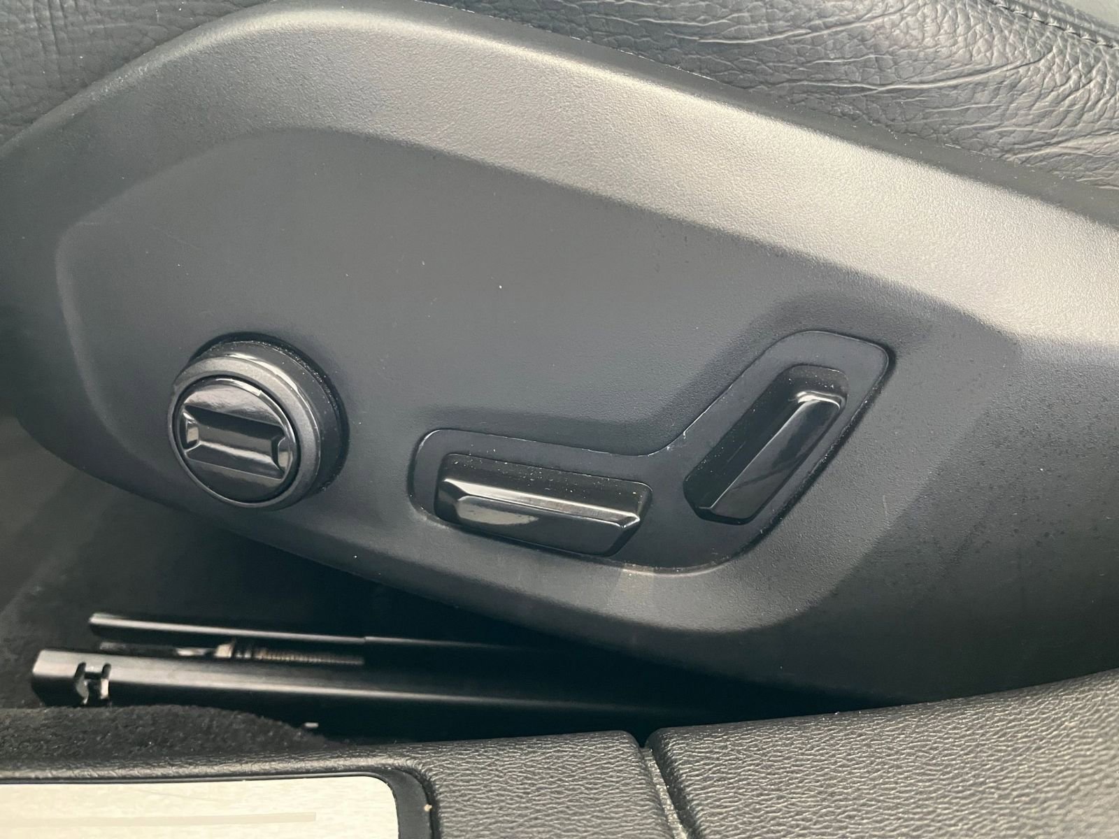 Used 2025 Volvo V60 B5 Cross Country Plus image 22