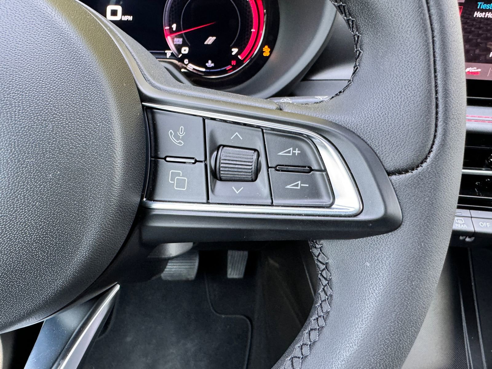 Used 2023 Dodge Hornet GT w/ GT Blacktop Package image 17