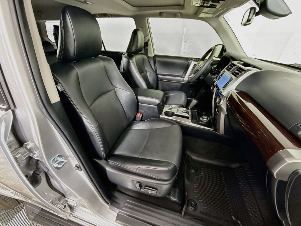 Used 2021 Toyota 4Runner Limited AWD/4WD image 30