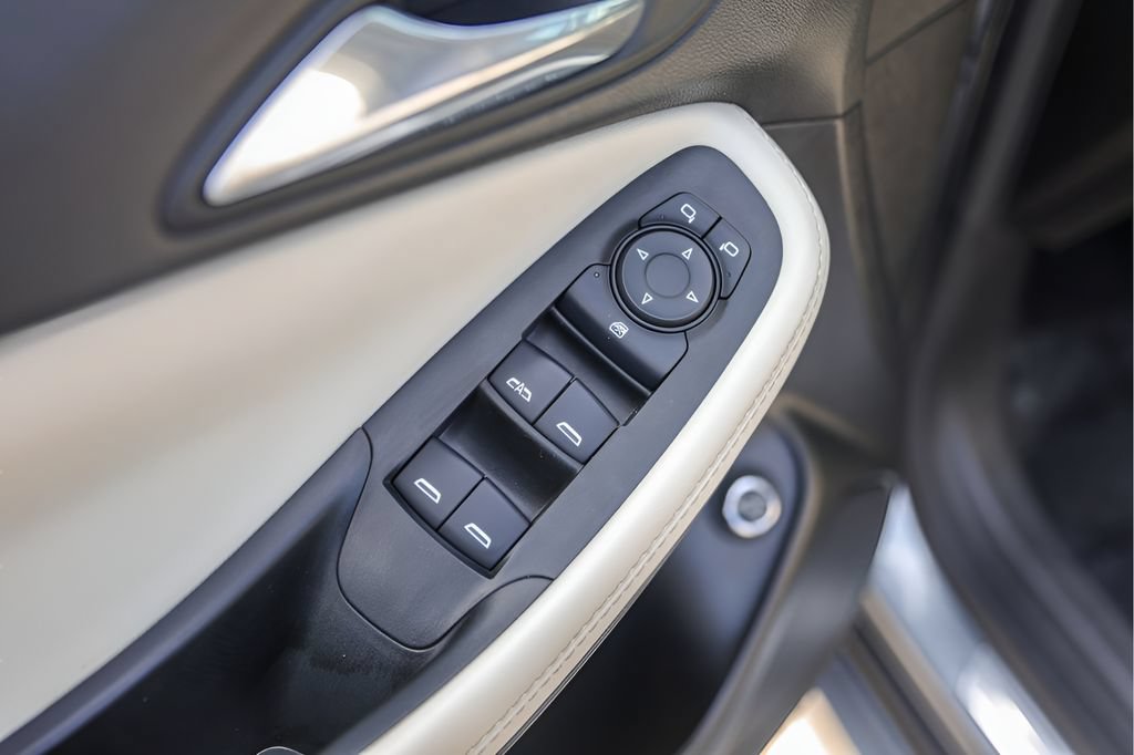 Used 2022 Buick Encore GX Essence w/ Experience Buick Package FWD image 24