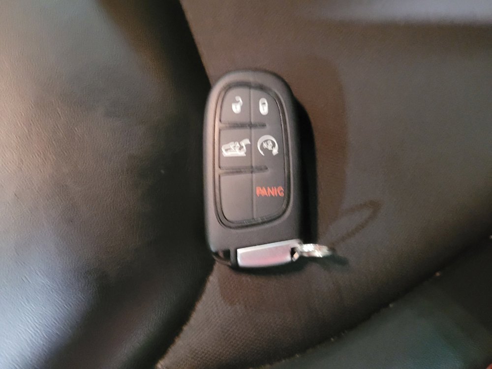 Used 2022 Jeep Cherokee Trailhawk w/ Comfort/Convenience Group image 32