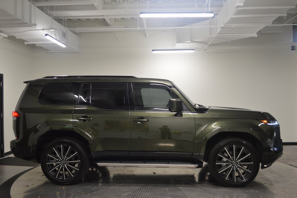 Used 2024 Lexus GX 550 w/ Accessory Package (Z1) image 8