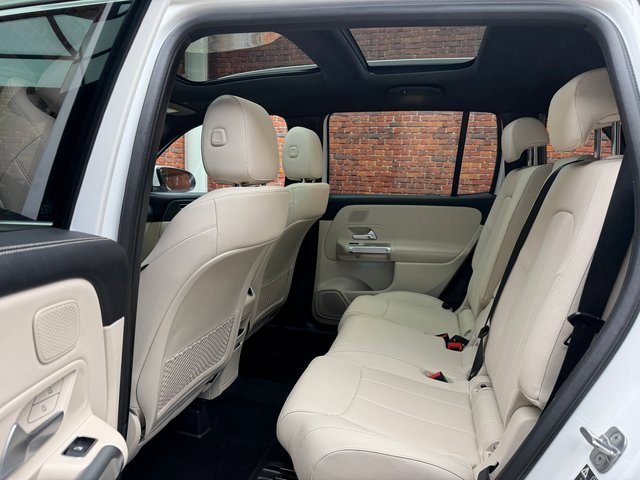 Used 2025 Mercedes-Benz GLB 250 4MATIC image 23