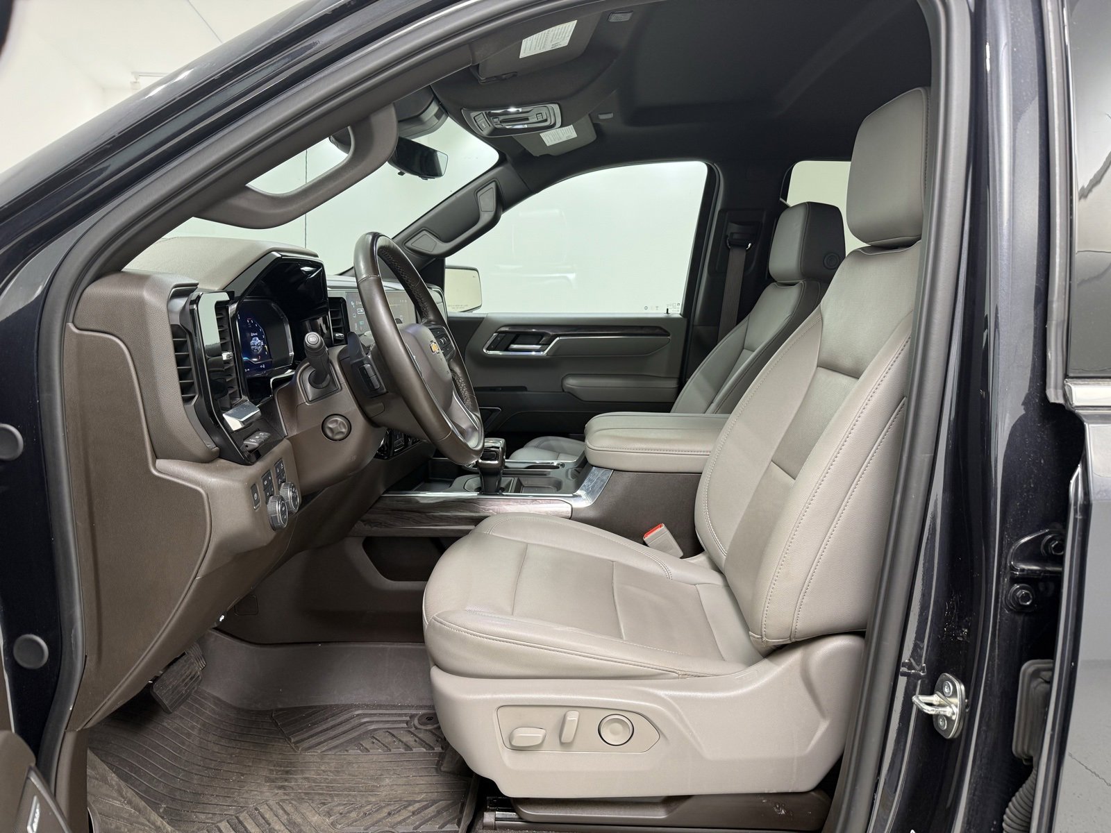 Used 2024 Chevrolet Silverado 1500 LTZ image 19