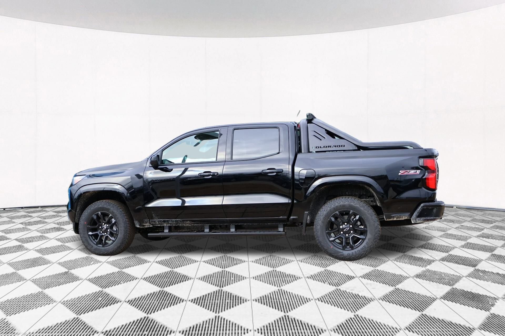 New 2025 Chevrolet Colorado Z71 w/ Midnight Edition image 17