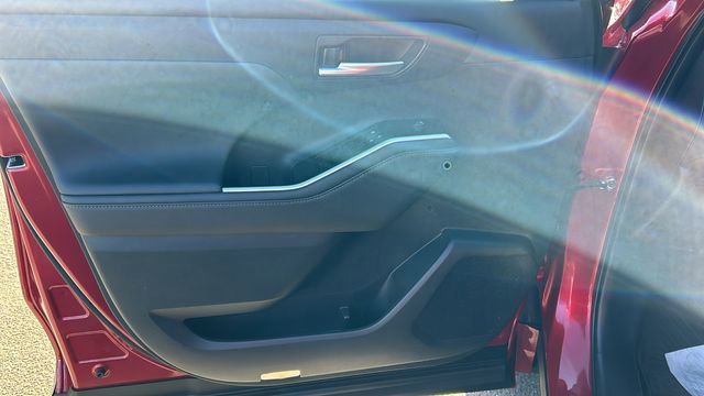 Used 2024 Toyota Highlander XLE image 16